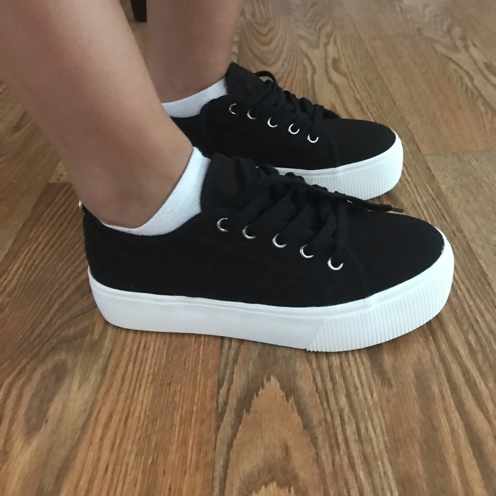 Brand new black Steve Madden platform sneakers!!